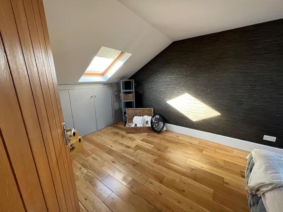 Lovely Two Bed Flat Londen Buitenkant foto