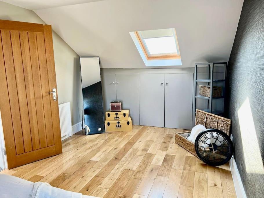 Lovely Two Bed Flat Londen Buitenkant foto