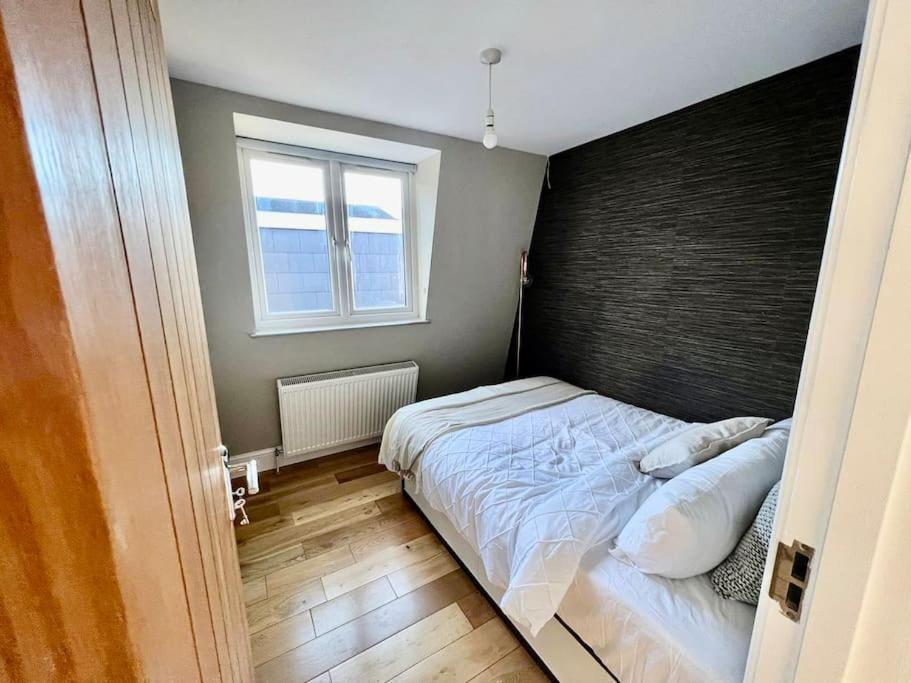 Lovely Two Bed Flat Londen Buitenkant foto